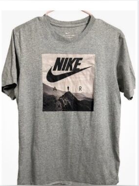 Men’s small Nike tee lot.